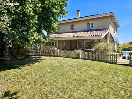 villa 7 pièces 203 m²