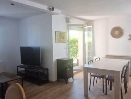 t2 meublé 54 m² + terrasse + parking