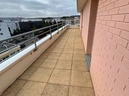 t2 4ieme étage grandes terrasses parking proche beaulieu