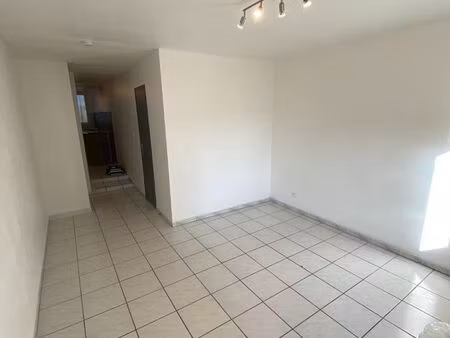 studio 28m² - port saint père - libre