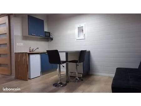 studio entièrement meublé