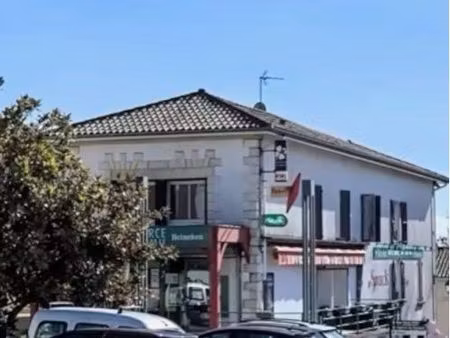 av mur local commercial