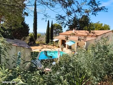 villa de charme en méditerranée avec piscine