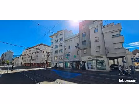 spacieux f3/f4 100m² rénové avec ascenseur