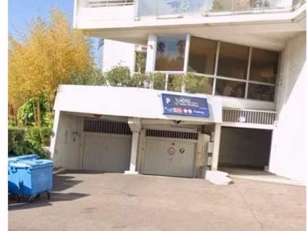 place de parking souterrain