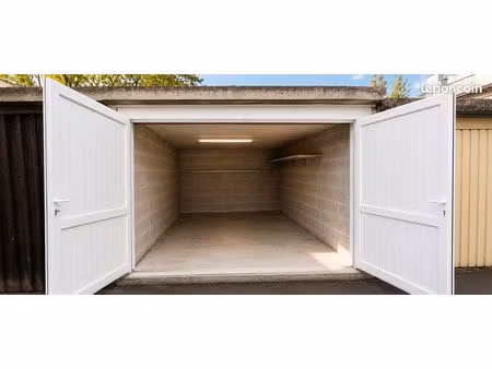 parking/box 14 m² reims