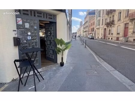 murs commerciaux + appartement a vendre