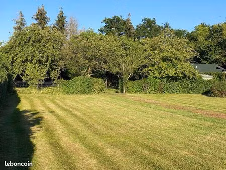rare à malroy – grand terrain constructible de 1 334 m² en deuxième ligne