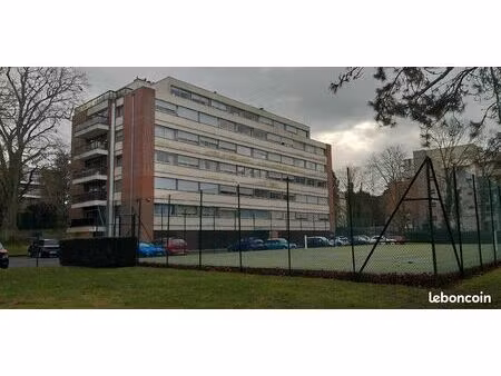 particulier loue un studio au 5ème étage  avec ascenseur  de la résidence guy de maupassan