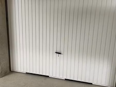garage fermé en sous-sol - lyon 7 - proche métro jean jaurès