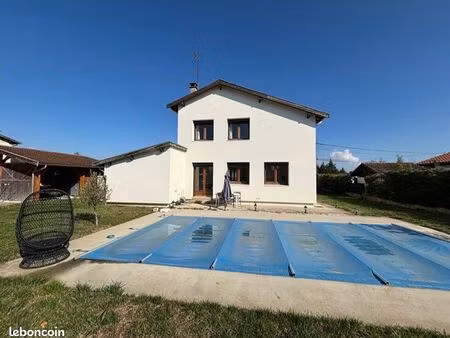 maison familiale avec piscine à chavanoz