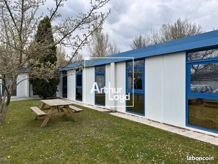 bureaux 192 m²