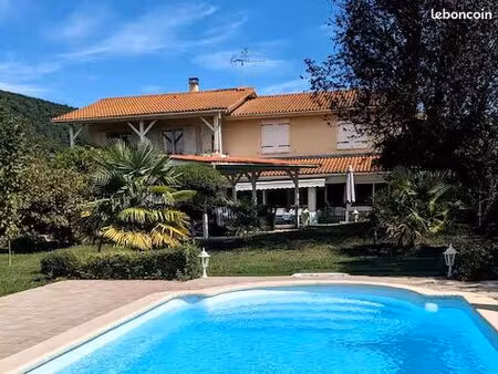 maison 9 pièces  220m²  apprieu  piscine et jardin arboré