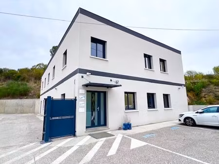 immeuble commercial et de bureaux à vendre/pechbonnieu