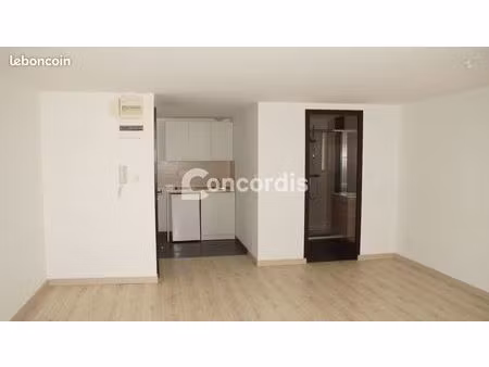 studio 1 pièce 32 m²