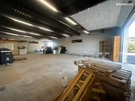 entrepôt 170 m² sécurisé – accès camion – grande hauteur