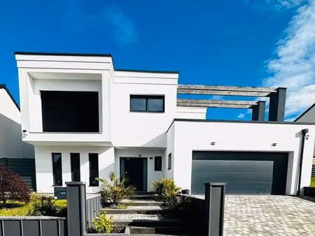maison contemporaine d’architecte de 227 m² avec piscine – prestations haut de gamme – cou