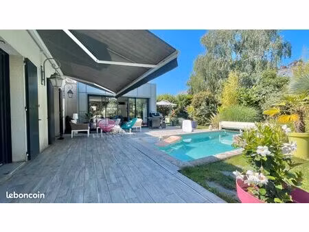 maison 8 pièces 210 m²