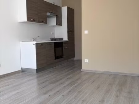 ❤️ studio état neuf / cuisine équipée / sdb / dv pvc / tnt / fibre / parking gratuit à 20 