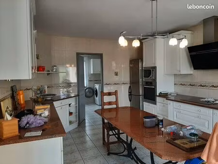 maison contemporaine 240 m² – 5 chambres – terrasse 120 m² – terrain sans vis-à-vis