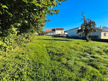 terrain constructible – 1137 m² – chapdes-beaufort
