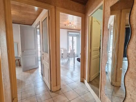 appartement 2 pièces lumineux avec balcon • 56 m² • dernier étage • fort potentiel • secte