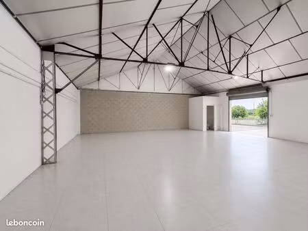 hangar / local d'activité 185 m² – accès poids lourds