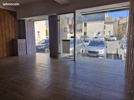 loue grand local commercial à vihiers centre