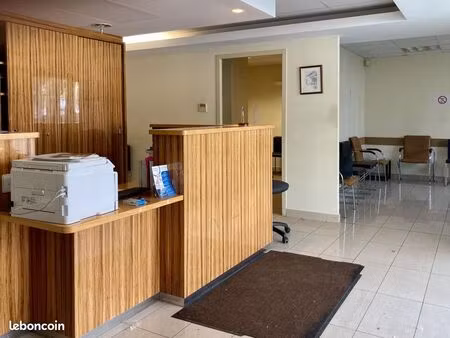 local commercial 2156 m² angers