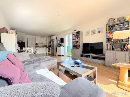 maison traversante 2016 - 82 4m2 - 3 ch - 2 wc au pied des commerces - terrain 233 m2