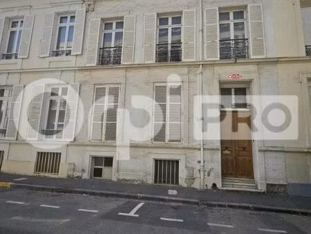 bâtiment 280 m²