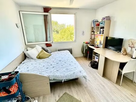 studio lumineux et meublé au pied de la clinique de l’union