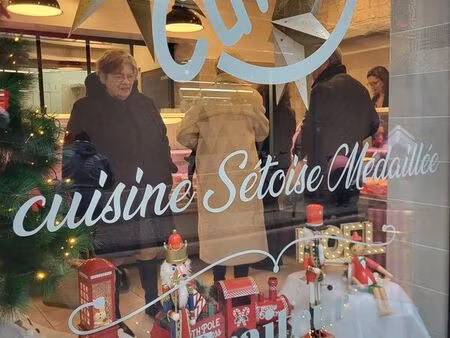 magasin traiteur 45m² + cave 25m² / petite restauration à vendre au cœur de pézenas