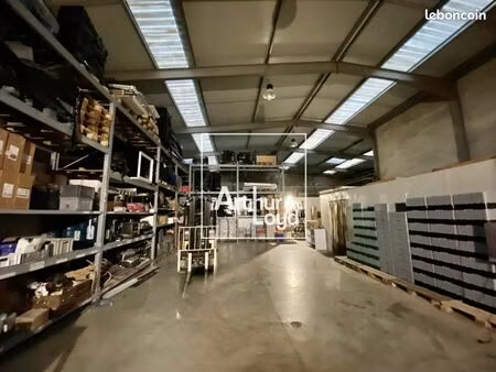 local d'activité 900 m²