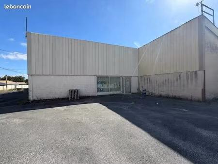 immeuble 1 400 m² cars