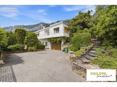 maison 6 pièces 236 m²