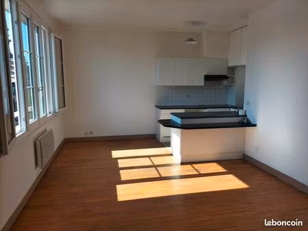 appartement type f3 plein centre avec parking