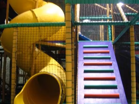 urgent vend aire de jeux couverte à strasbourg