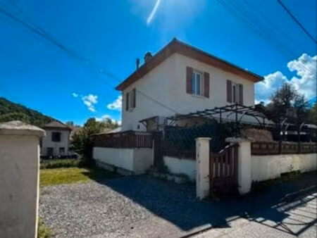 grande maison meublée 160m2 avec jardin et parking