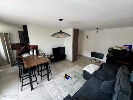 appartement f2 bis refait à neuf