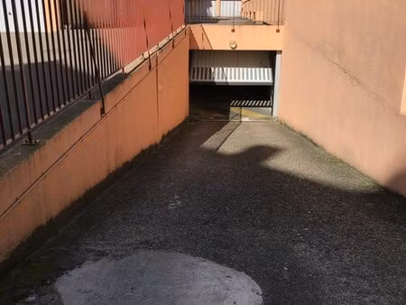 garage à vendre avec locataire