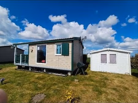 a vendre chalet possibilité de le sortir du camping