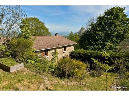 maison individuelle en pierre sur les hauteurs de pélussin
