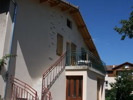 f2 fontaine 38600 dans grande maison