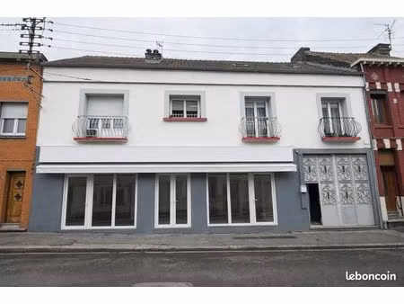 immeuble 12 pièces 590 m²