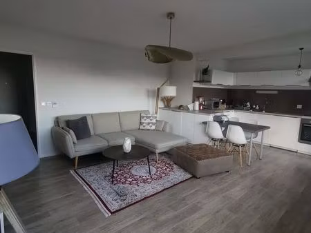t3 66 m2 meublé  bien équipé avec balcon + parking