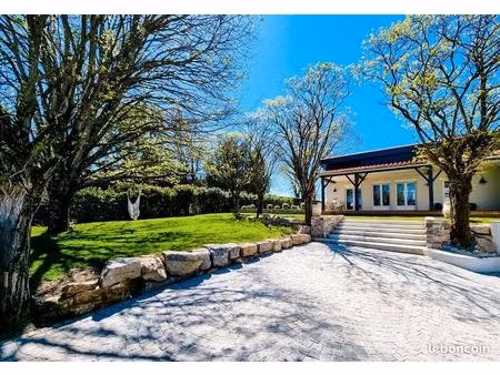 maison familiale rénovée 190 m² avec piscine – aigrefeuille