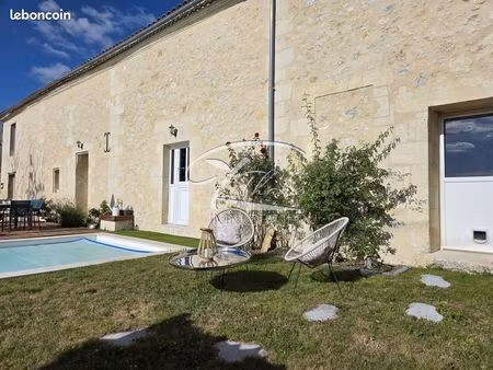 maison 9 pièces 233 m²