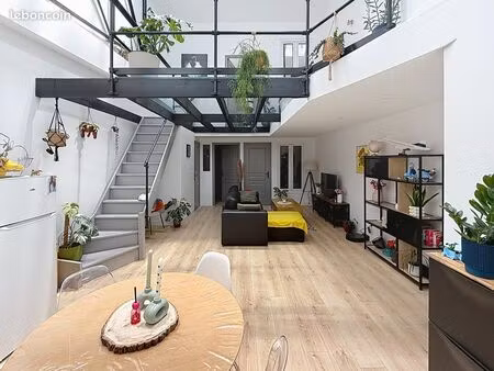 loft/atelier/surface 4 pièces 123 m²