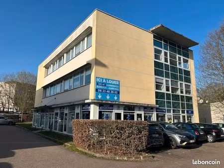 bureaux 122 m²